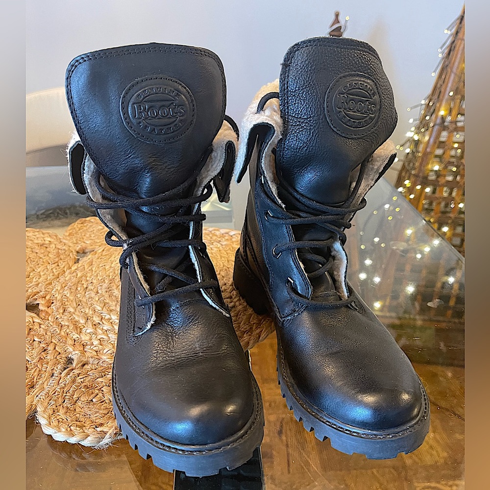 Roots Black Winter Boots with Faux Fur Lining